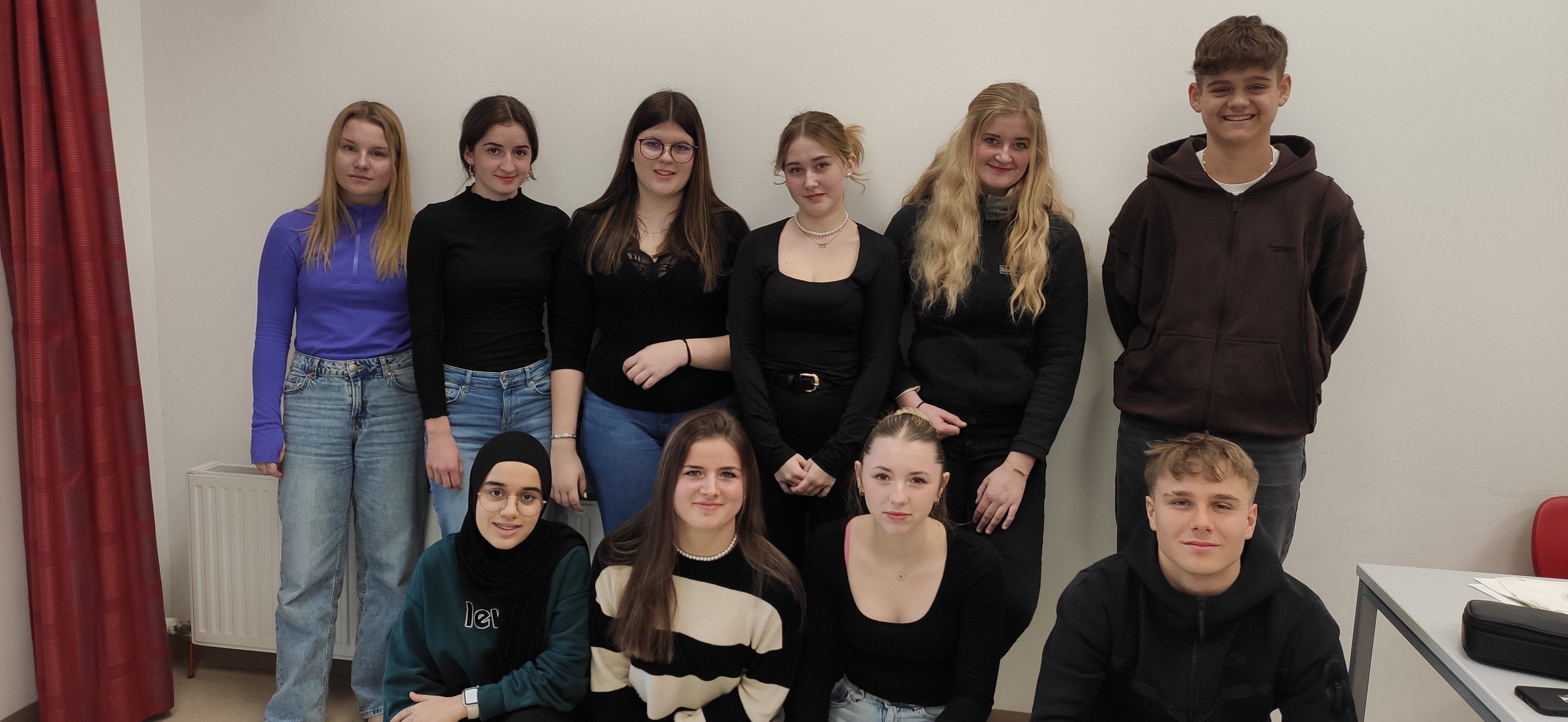Gruppenfoto der Klasse 1F von der Tiroler Fachberufsschule für Handel und Büro