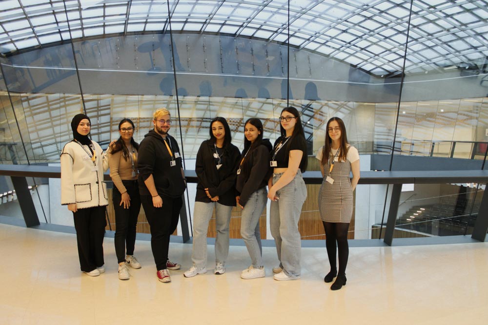 Gruppenfoto der Klasse 2DX von der Berufsschule für Handel und Reisen Hütteldorferstraße