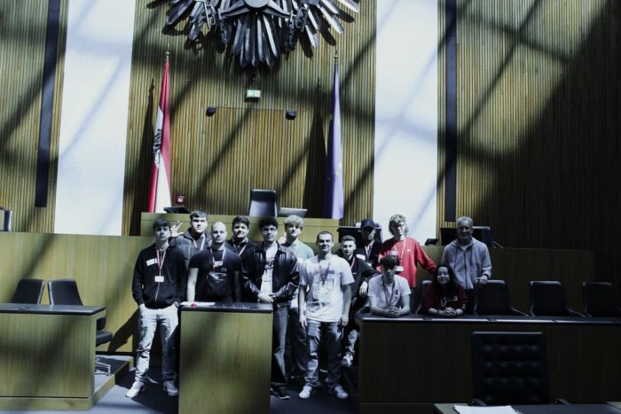 Gruppenfoto der Klasse 3AD von der Berufsschule für Elektrotechnik und Mechatronik Mollardgasse
