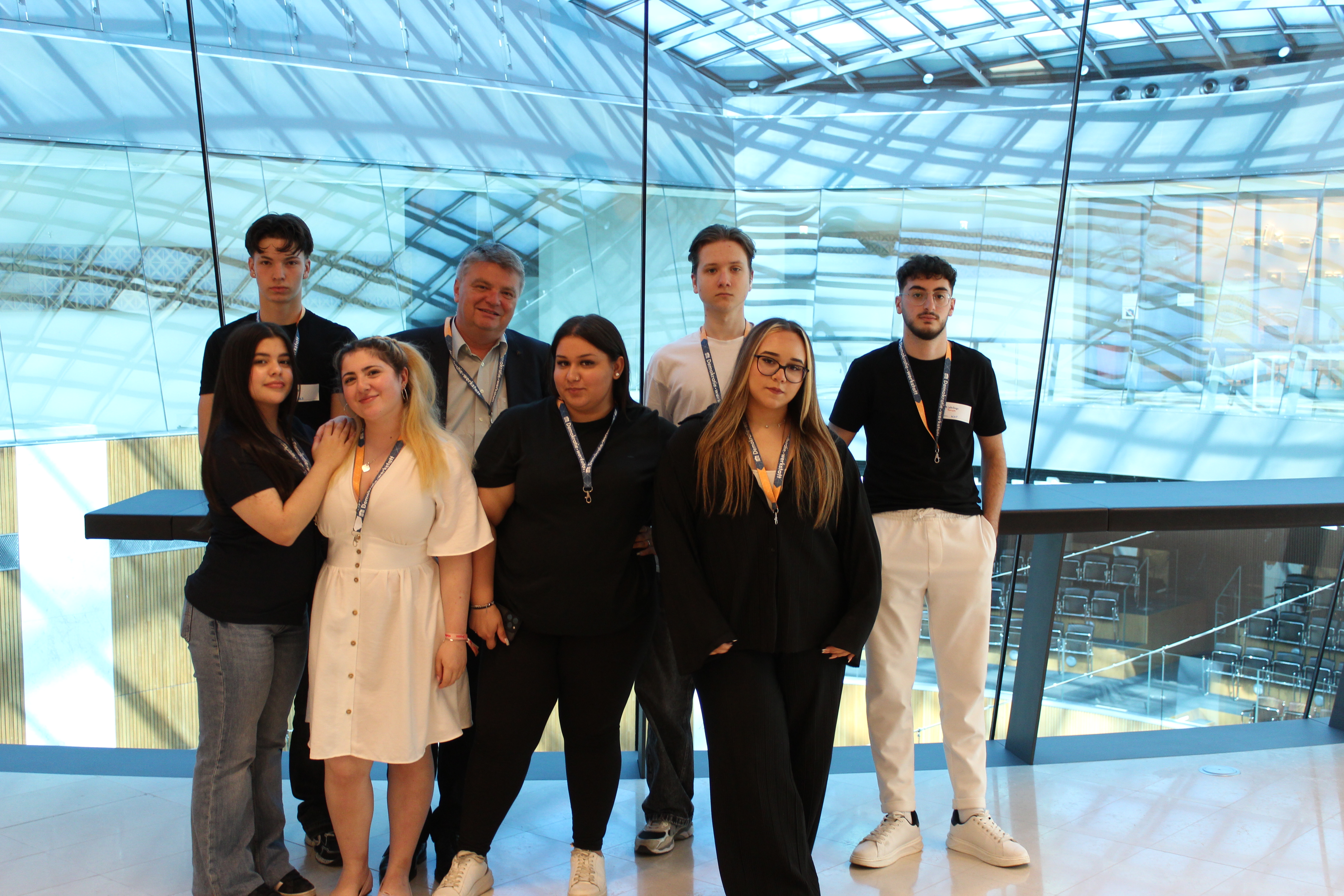 Gruppenfoto der Klasse BML27 vom Jüdischen Beruflichen Bildungszentrum Adalbert-Stifter-Gasse