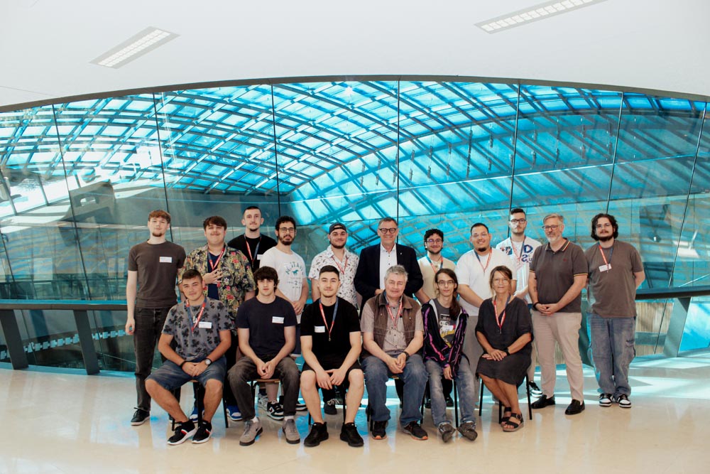 Gruppenfoto der Klassen LG 63 und LG 64 der BFI Wien Ausbildungs GmbH