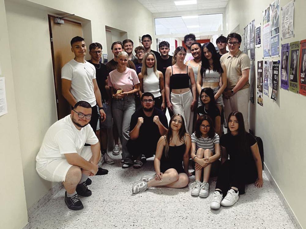 Gruppenfoto der Lehrlinge der Klasse 2cGK von der Berufsschule Wels 4