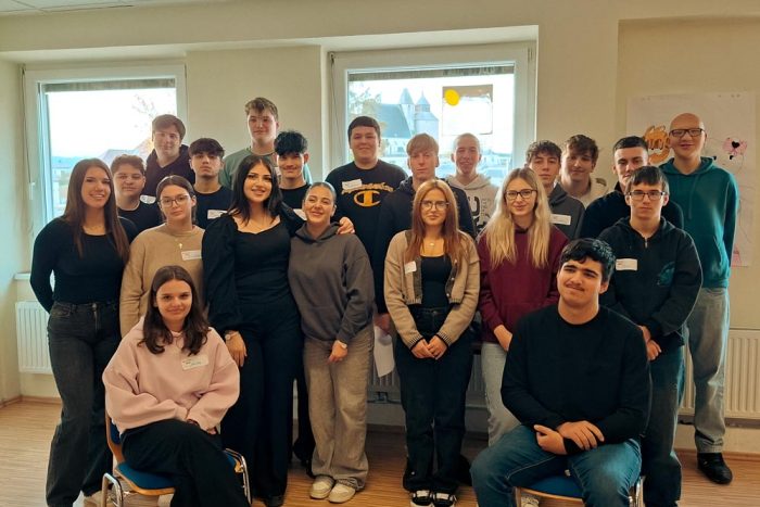 Gruppenfoto der Klasse 3ET von der Berufsschule Mollardgasse Gruppenfoto der Klasse 3ET von der Berufsschule Mollardgasse