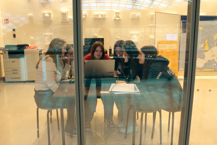 Gruppenfoto der Klasse 3ET von der Berufsschule Mollardgasse Gruppenfoto der Klasse 3ET von der Berufsschule Mollardgasse