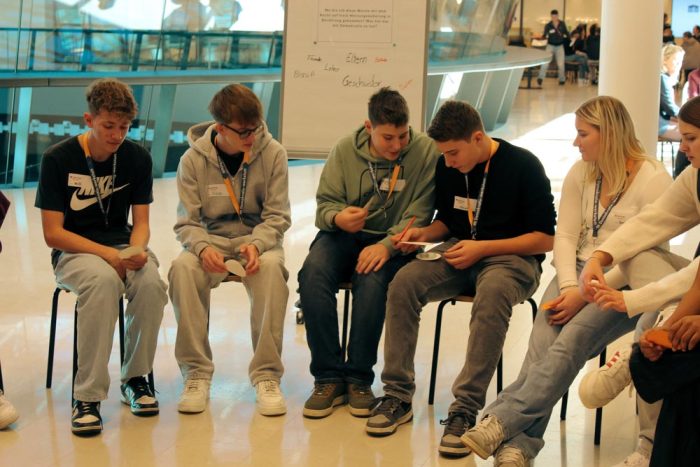 Gruppenfoto der Klasse 3ET von der Berufsschule Mollardgasse Gruppenfoto der Klasse 3ET von der Berufsschule Mollardgasse