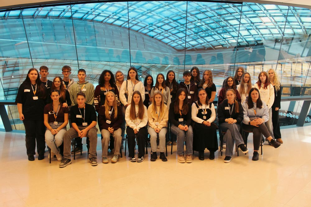 Gruppenfoto der Lehrlinge der Klasse 2B von der Fachschule für Land- und Ernährungswirtschaft Neudorf 