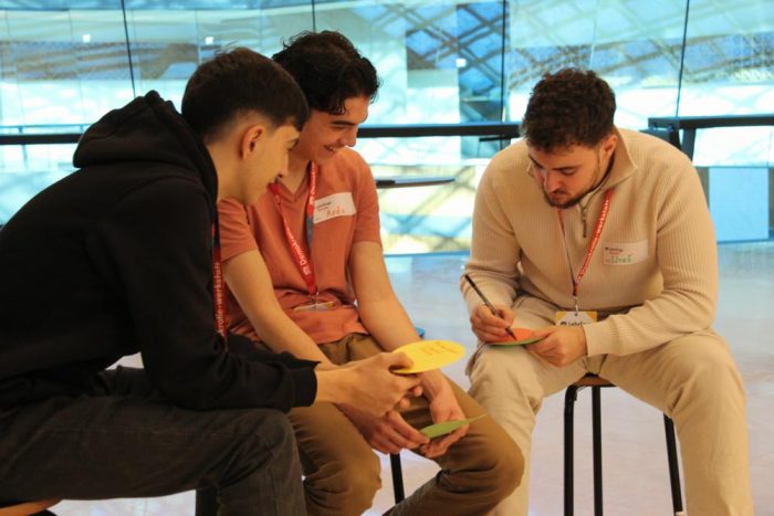 Gruppenfoto der Klasse 3ET von der Berufsschule Mollardgasse Gruppenfoto der Klasse 3ET von der Berufsschule Mollardgasse