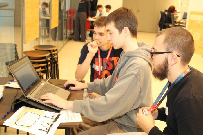 Gruppenfoto der Klasse 3ET von der Berufsschule Mollardgasse Gruppenfoto der Klasse 3ET von der Berufsschule Mollardgasse