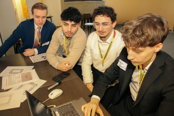 Gruppenfoto der Klasse 3ET von der Berufsschule Mollardgasse Gruppenfoto der Klasse 3ET von der Berufsschule Mollardgasse