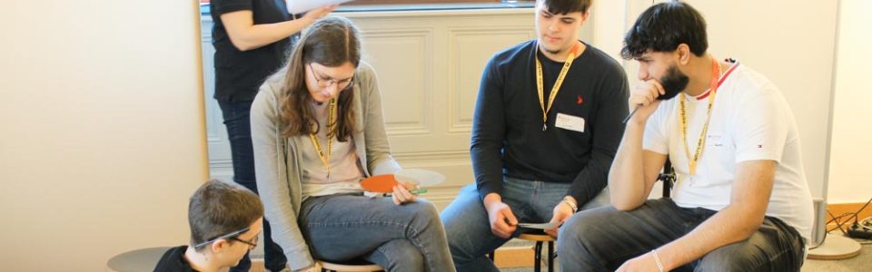 Lehrelinge brainstormen verschiedene Ideen