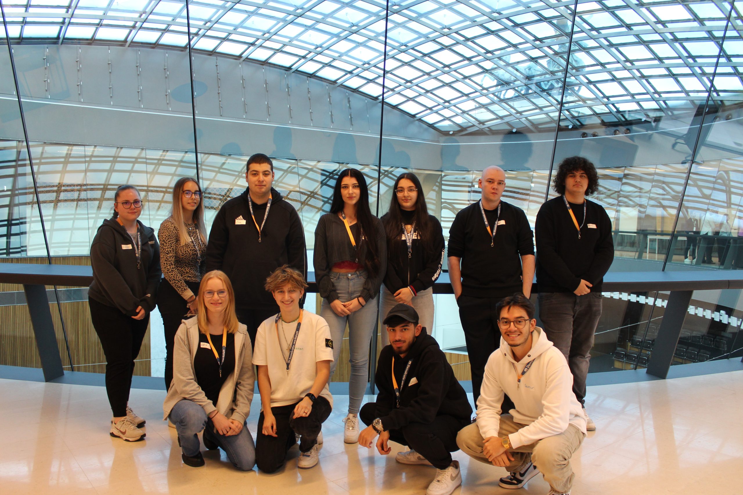 Gruppenfoto der Klasse 3MPA von der Berufsschule für Handel und Reisen Hütteldorfer Straße