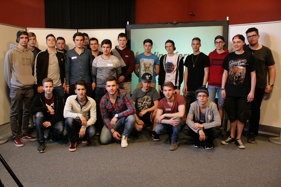 Gruppenfoto der Lehrlingsgruppe der Landesberufsschule Knittelfeld